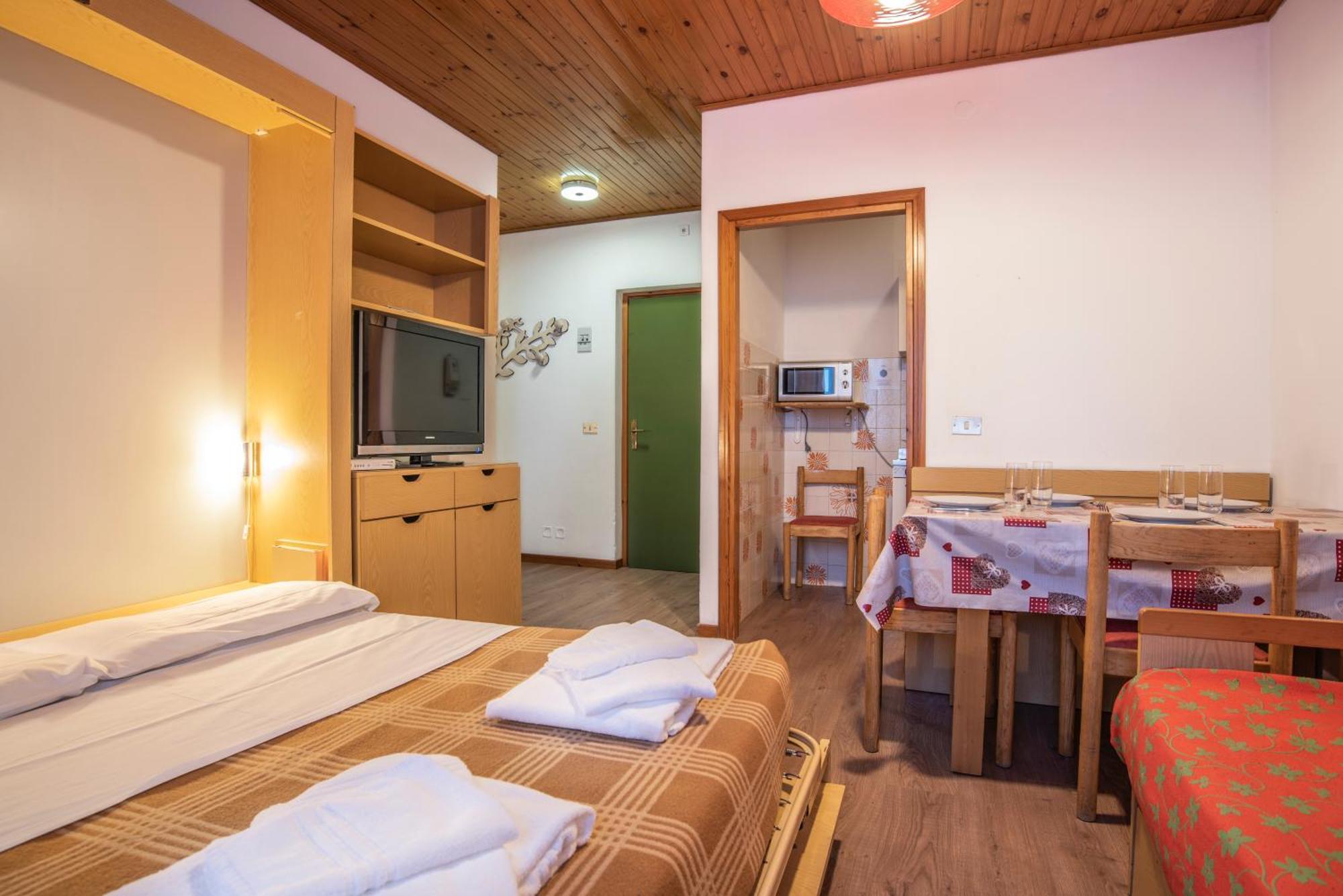 One-Bedroom Apartment (4 Adults),1216304035:JPEG